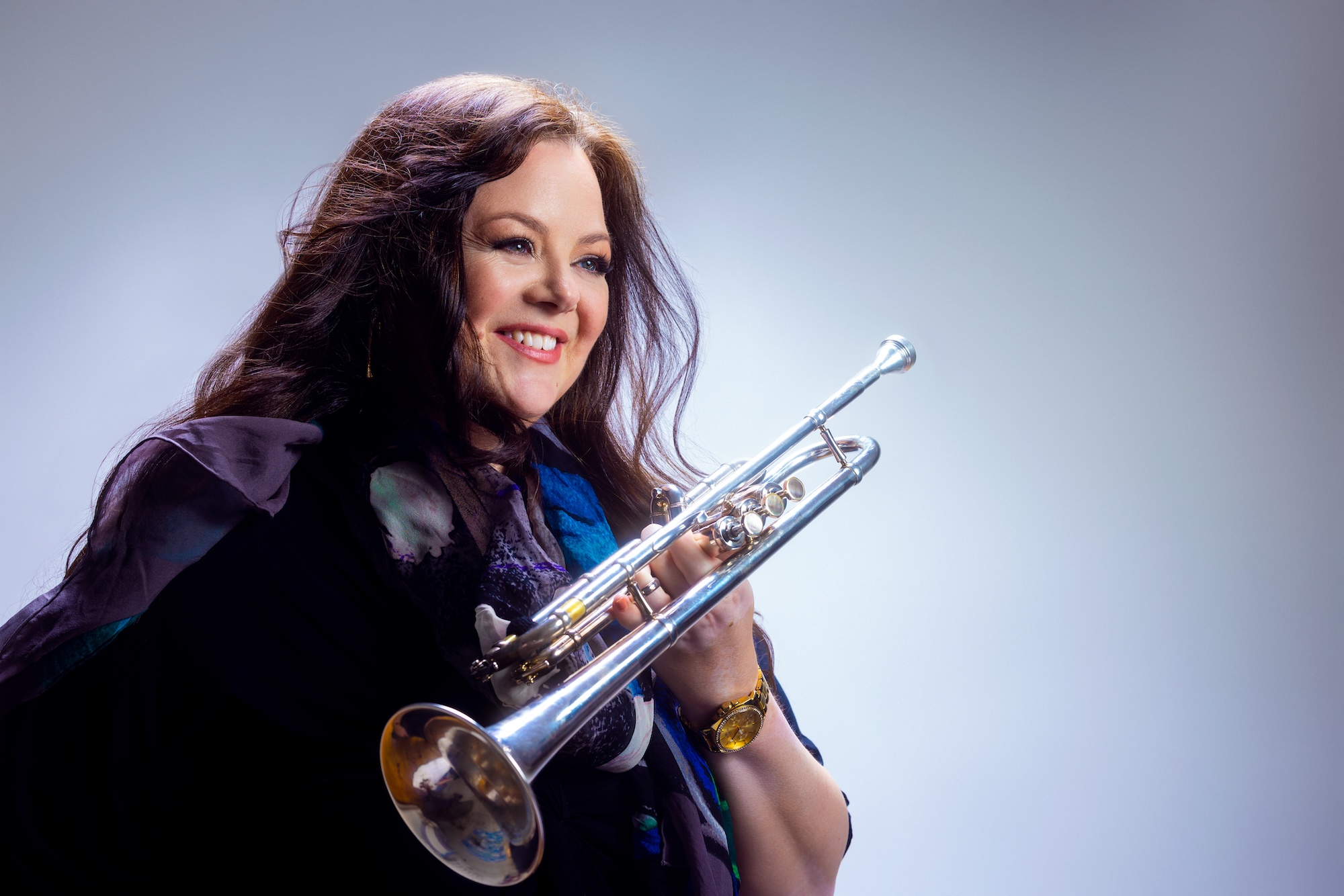 Nadje_Noordhuis_blue_scarf_trumpet_credit_Matt_Baker_Kopie.jpg